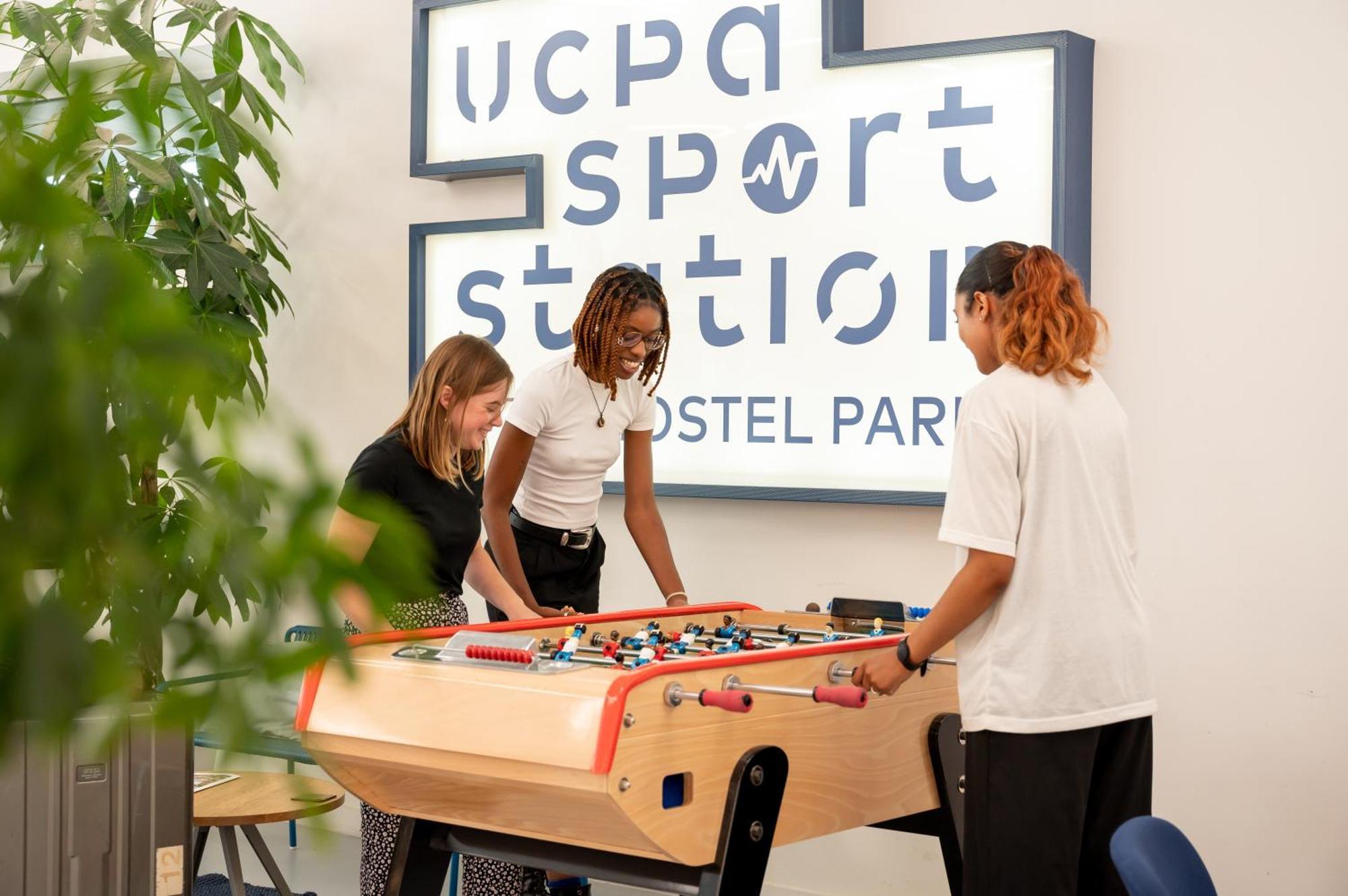 Ucpa Sport Station Hostel Париж Экстерьер фото